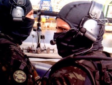Όταν τα «βατράχια» του Λιμενικού εκτελούν ρεσάλτο (βίντεο)